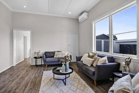 Photo of property in 35 Gladstone Street, Hawera, 4610