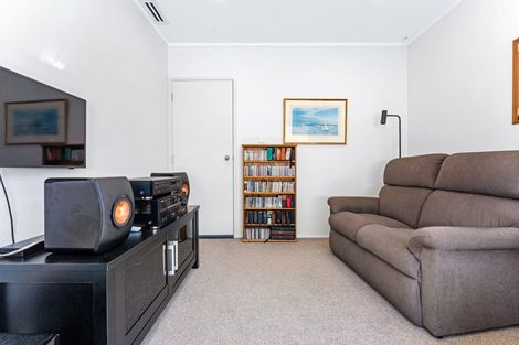 Photo of property in 20 Chatswood Grove, Chatswood, Auckland, 0626
