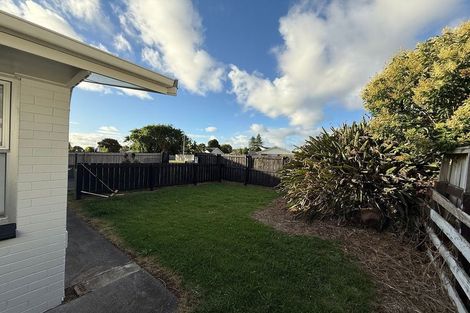 Photo of property in 11 Blanes Road, Weymouth, Auckland, 2103