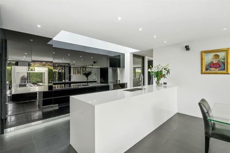 Photo of property in 116 Aikmans Road, Merivale, Christchurch, 8014