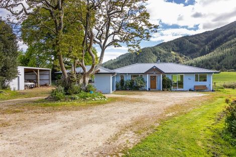 Photo of property in 1231 Queen Charlotte Drive, Linkwater, Picton, 7281