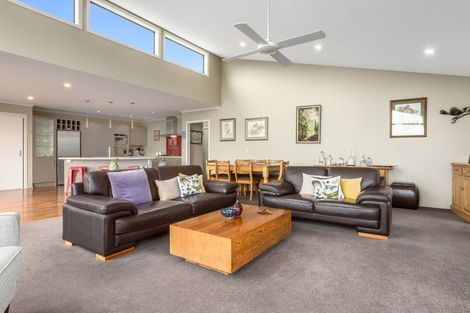 Photo of property in 9 Greenstone Place, Aotea, Porirua, 5024