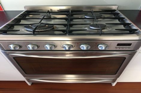 Photo of property in 31a Forrest Hill Road, Milford, Auckland, 0620