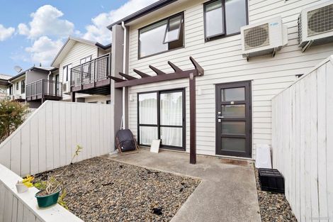 Photo of property in 18 Peony Mews, Oteha, Auckland, 0632