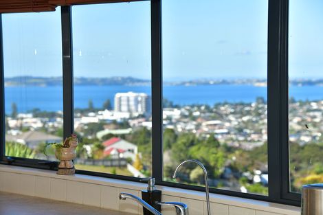 Photo of property in 8 Waldorf Crescent, Orewa, 0931