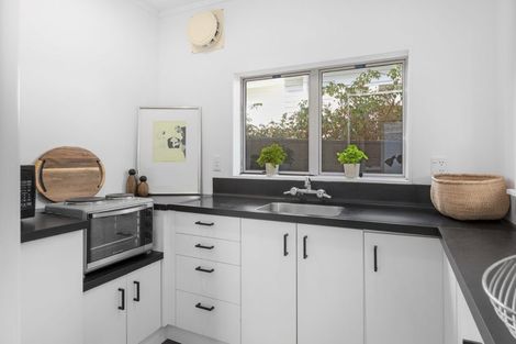 Photo of property in 4 Ashleigh Crescent, Miramar, Wellington, 6022