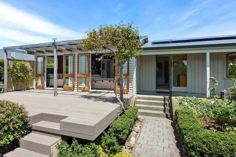 Photo of property in 16 Rauparaha Street, Waikanae Beach, Waikanae, 5036