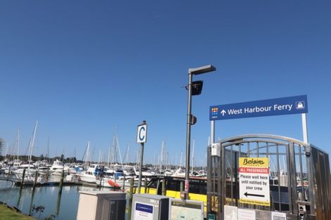 Photo of property in 7n Clearwater Cove, West Harbour, Auckland, 0618