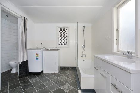 Photo of property in 16 Punga Street, Tangimoana, 4822