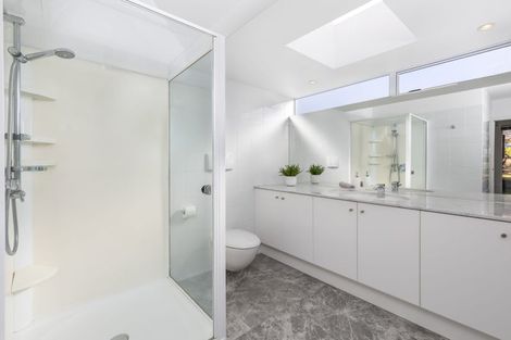 Photo of property in 25 Oakpark Place, West Harbour, Auckland, 0618