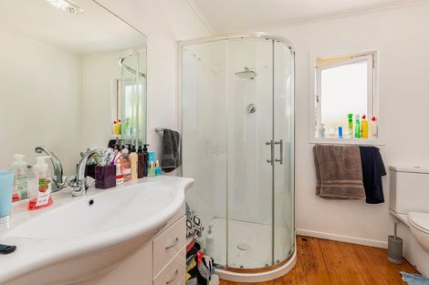 Photo of property in 32 Taupo Street, Green Bay, Auckland, 0604