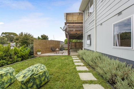 Photo of property in 1/12 Wanita Place, Totara Vale, Auckland, 0629