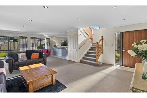 Photo of property in 32 Piper Place, Goodwood Heights, Auckland, 2105