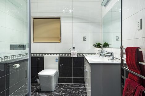 Photo of property in 247 Hill Road, The Gardens, Auckland, 2105