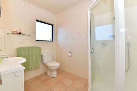 Photo of property in 8 Waldorf Crescent, Orewa, 0931