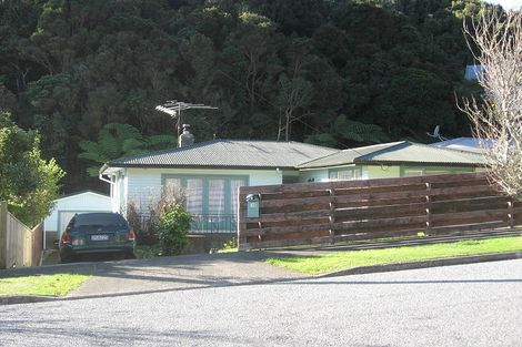 Photo of property in 16 James Grove, Stokes Valley, Lower Hutt, 5019