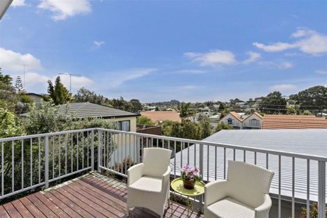 Photo of property in 14a Holiday Road, Stanmore Bay, Whangaparaoa, 0932