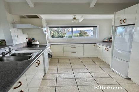 Photo of property in 81 Luckens Road, West Harbour, Auckland, 0618