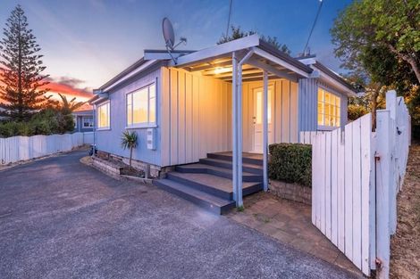 Photo of property in 1 Luckens Road, West Harbour, Auckland, 0618