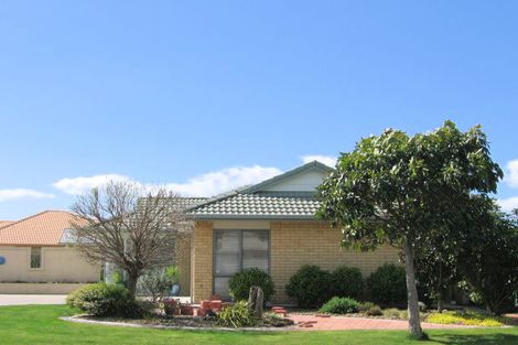 Photo of property in 15 The Gardens Drive, Papamoa Beach, Papamoa, 3118