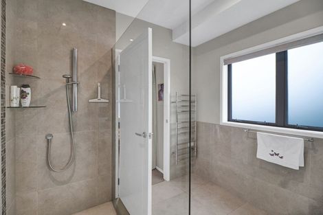 Photo of property in 2 Manurau Crescent, Merrilands, New Plymouth, 4312