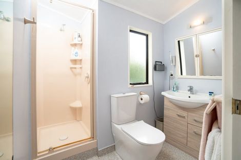 Photo of property in 2 Lavinia Grove, Waikanae Beach, Waikanae, 5036