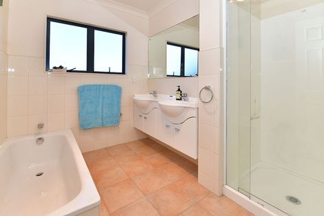 Photo of property in 8 Waldorf Crescent, Orewa, 0931