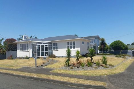 Photo of property in 2 Balmoral Crescent, Springvale, Whanganui, 4501