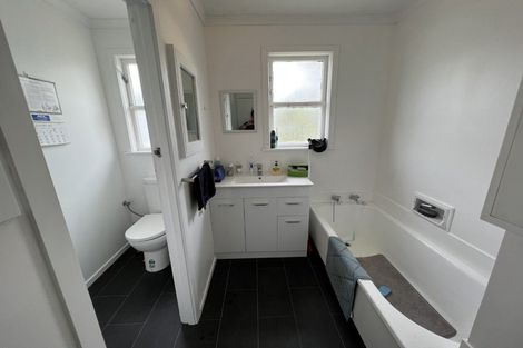 Photo of property in 4 Waterloo Crescent, Hokowhitu, Palmerston North, 4410