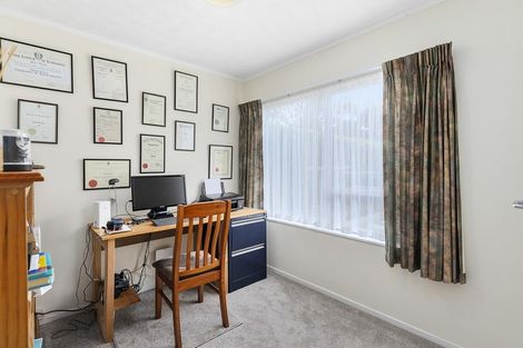 Photo of property in 11 John Witton Drive, Crofton Downs, Wellington, 6035