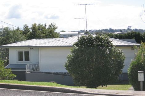 Photo of property in 4 Garadice Road, Rothesay Bay, Auckland, 0630