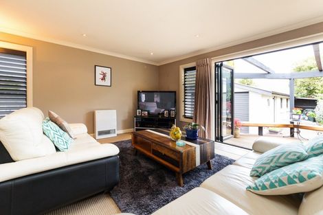 Photo of property in 42 Lincoln Terrace, Hokowhitu, Palmerston North, 4410