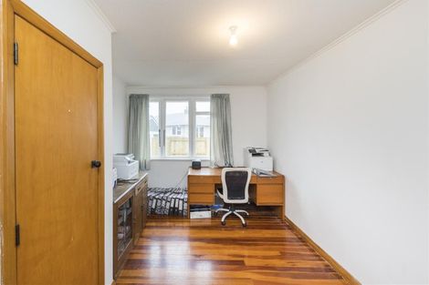 Photo of property in 9 Holland Crescent, Bulls, 4818