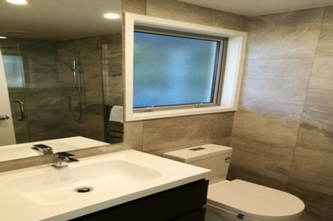 Photo of property in 2/598 Beach Road, Rothesay Bay, Auckland, 0630