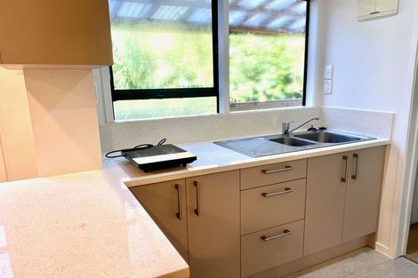 Photo of property in 60 Easton Park Parade, Glenfield, Auckland, 0629