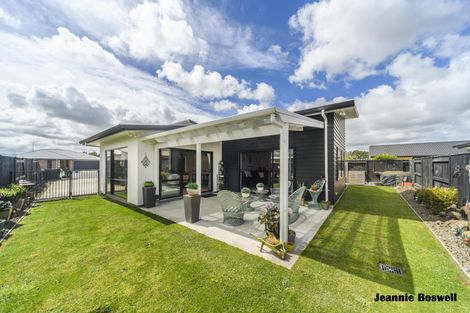 Photo of property in 9 Masefield Terrace, Kelvin Grove, Palmerston North, 4414