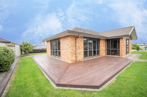 Photo of property in 4 Manhattan Court, Kelvin Grove, Palmerston North, 4414