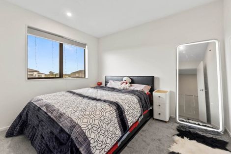 Photo of property in 25 Woven Place, Karaka, Papakura, 2113