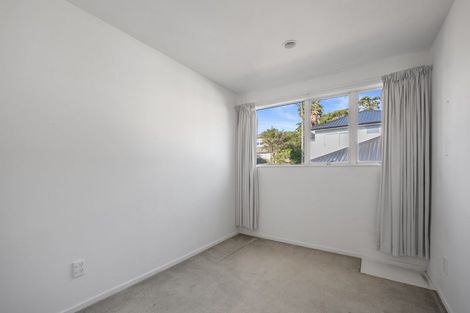 Photo of property in 2/13 Stoneleigh Court, Sunnynook, Auckland, 0632