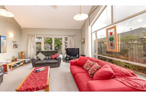 Photo of property in 14 Coolspring Way, Redwood, Christchurch, 8051