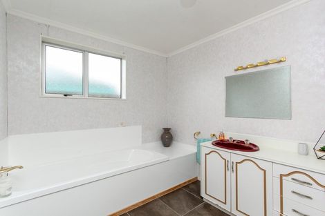 Photo of property in 7 Parris Street, Waitara, 4320