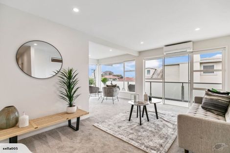 Photo of property in 2/74 Saint Heliers Bay Road, Saint Heliers, Auckland, 1071