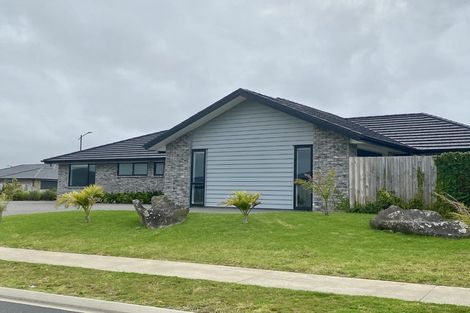 Photo of property in 14 Kahukaka Road, One Tree Point, 0118