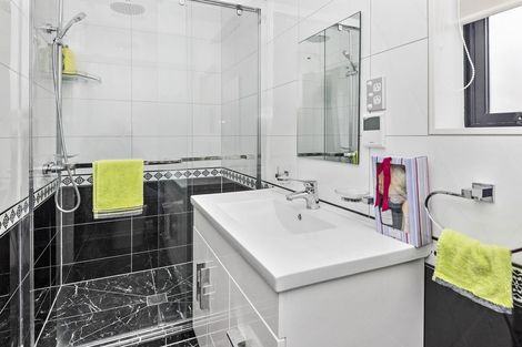 Photo of property in 247 Hill Road, The Gardens, Auckland, 2105