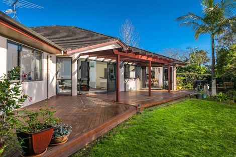 Photo of property in 27 Te Wharau Drive, Greenhithe, Auckland, 0632
