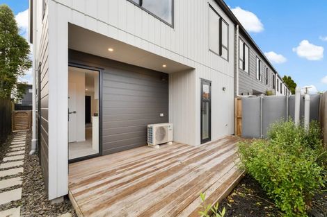 Photo of property in 5/27 Taikata Road, Te Atatu Peninsula, Auckland, 0610