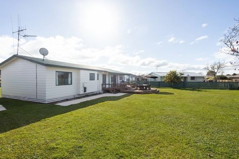 Photo of property in 18 Rosehill Place, Nawton, Hamilton, 3200