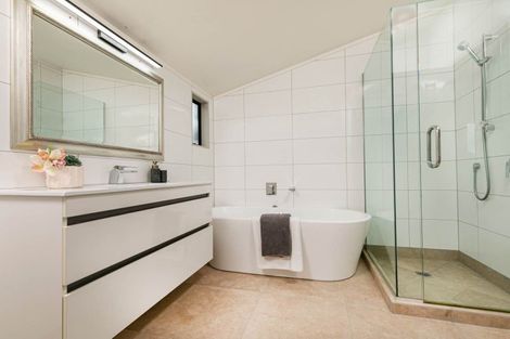 Photo of property in 33 Waipuia Place, Greenhithe, Auckland, 0632