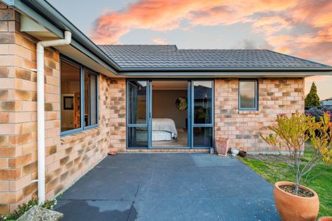 Photo of property in 24 Foresters Crescent, Parklands, Christchurch, 8083