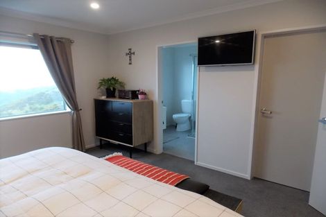 Photo of property in 35 Havana Rise, Grenada Village, Wellington, 6037